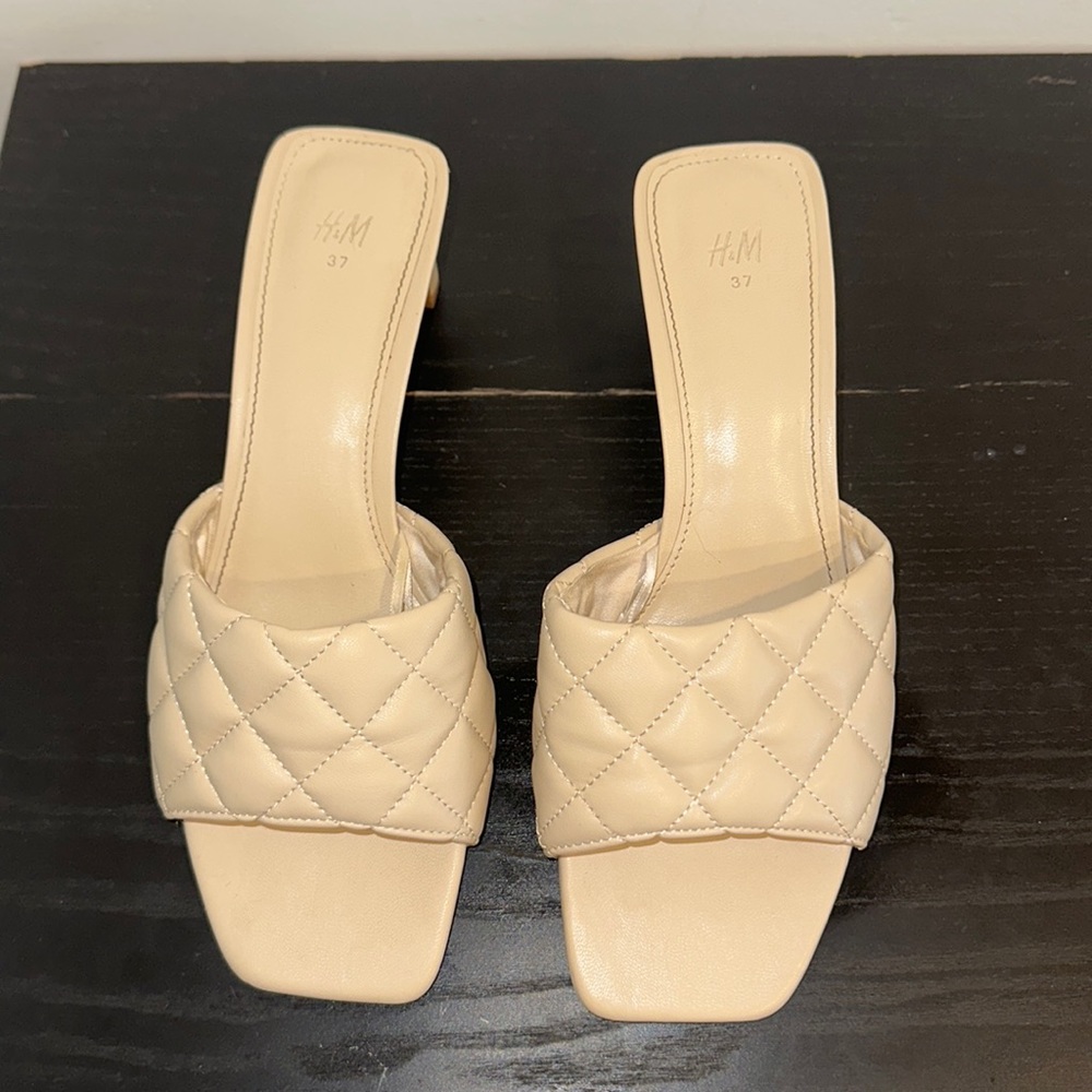 Short cream heels